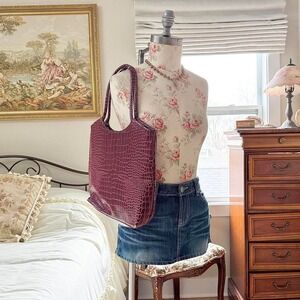 burgundy croc tote

Vintage neiman marcus burgundy croc tote